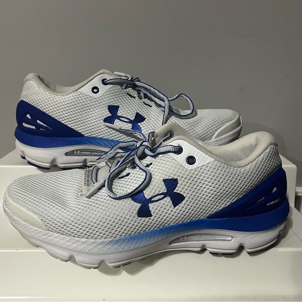 Under Armour Womans Running Shoes!!